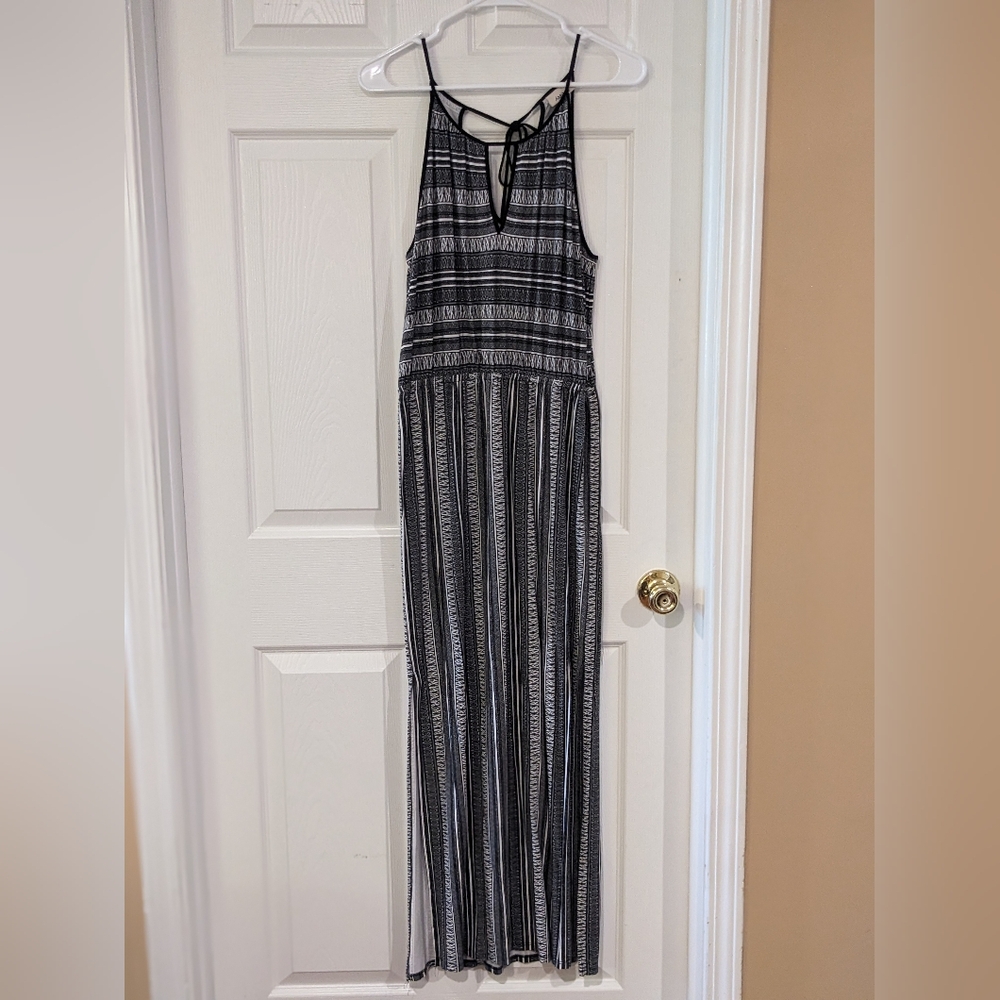 Ambar Black & White Aztec Pattern Keyhole Maxi Dress - Size Medium